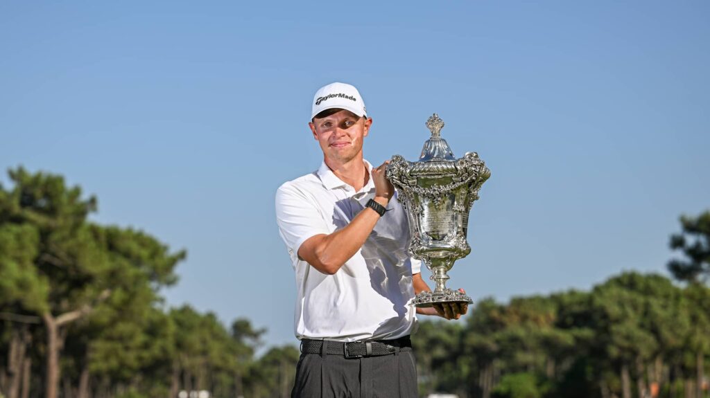Sebastian Friedrichsen med trofæet efter sejren i Open de Portugal 2026