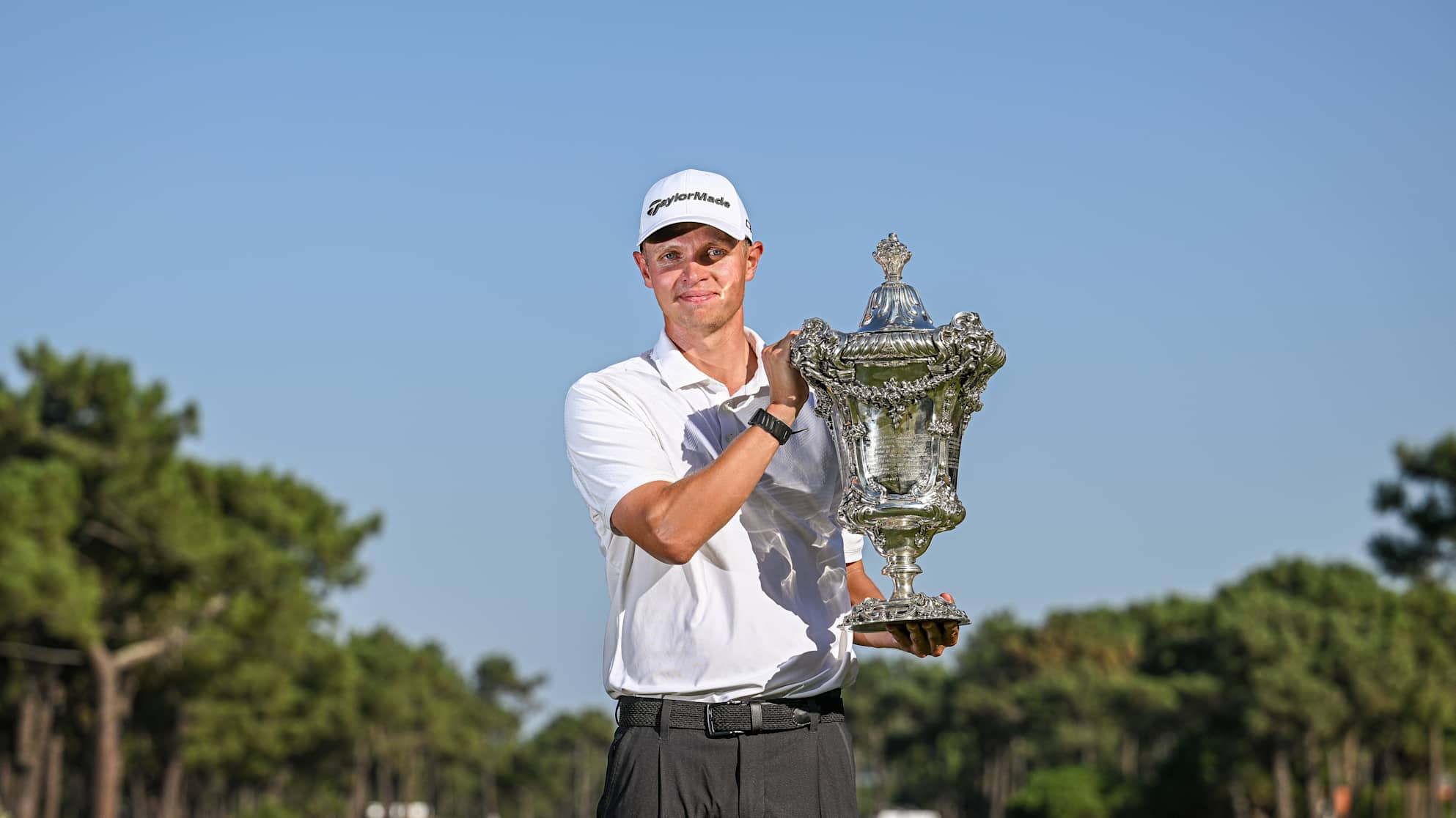 Sebastian Friedrichsen med trofæet efter sejren i Open de Portugal 2026